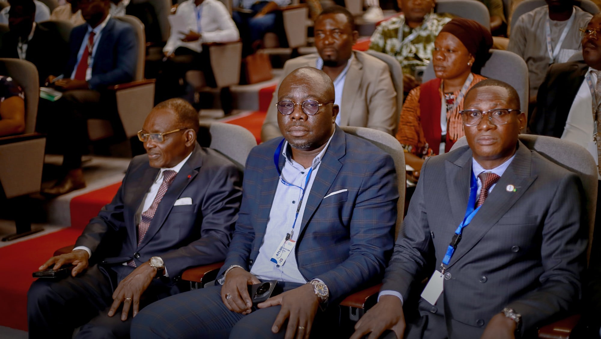 Officiels au premier rang de la cérémonie d’ouverture de la SLSC 2025